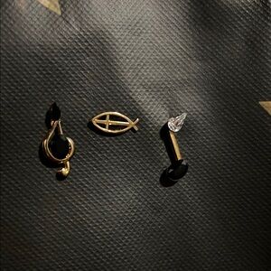 Gold Tone Women Brooch set
